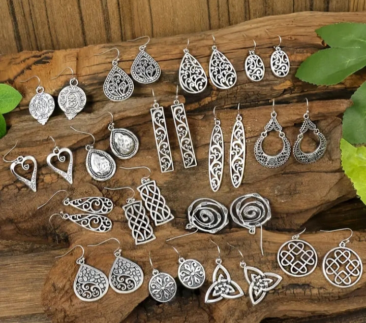 Beautiful silver ancient looking earrings.