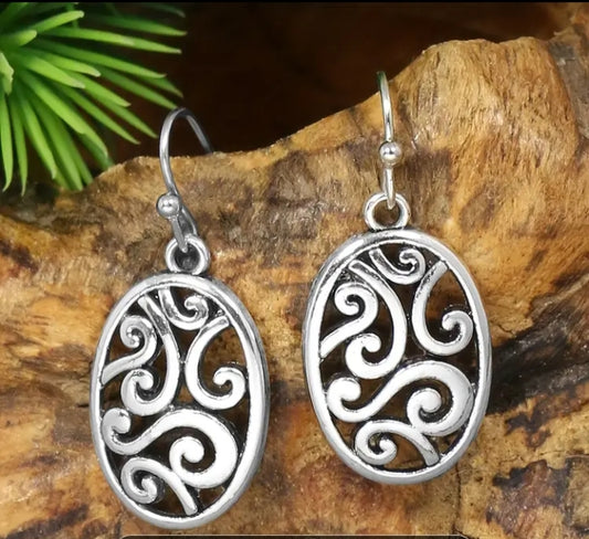 Beautiful silver ancient looking earrings.