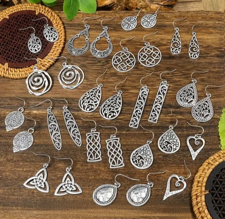 Beautiful silver ancient looking earrings.
